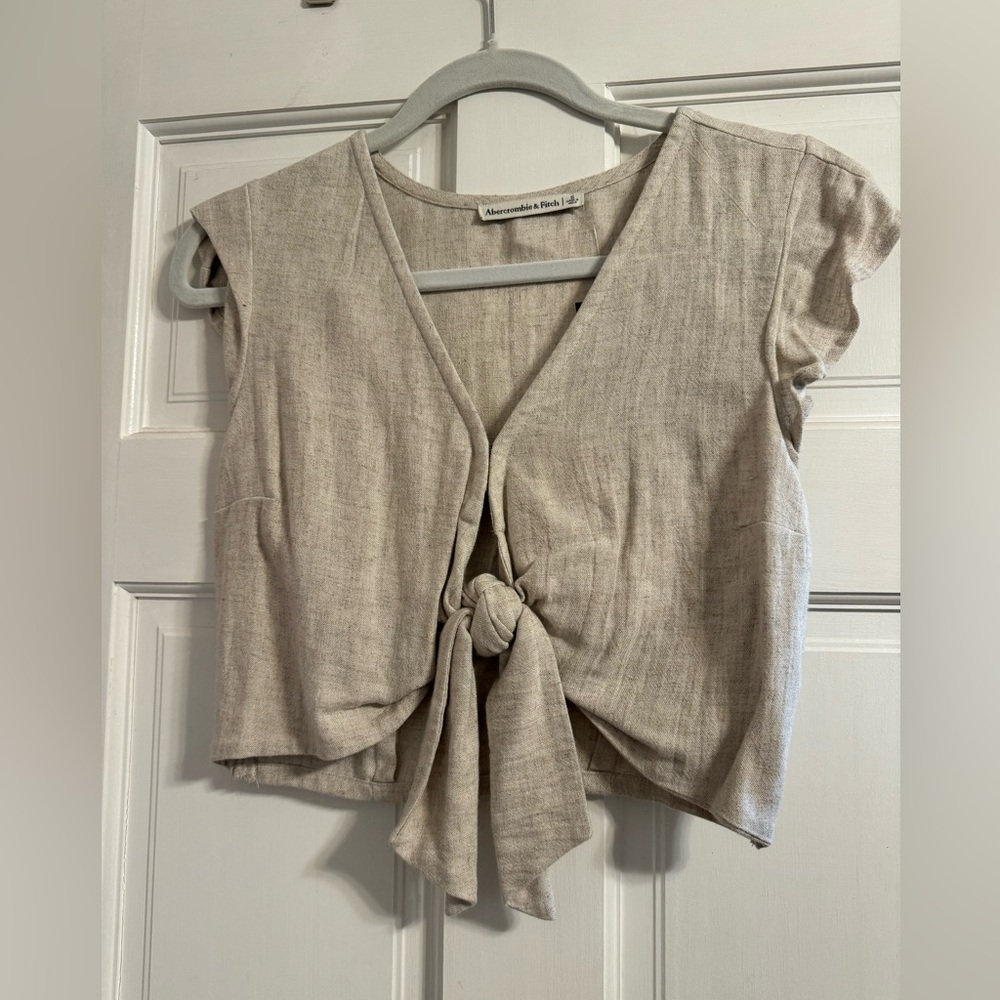 NWT Abercrombie and Fitch Size Small Blouse